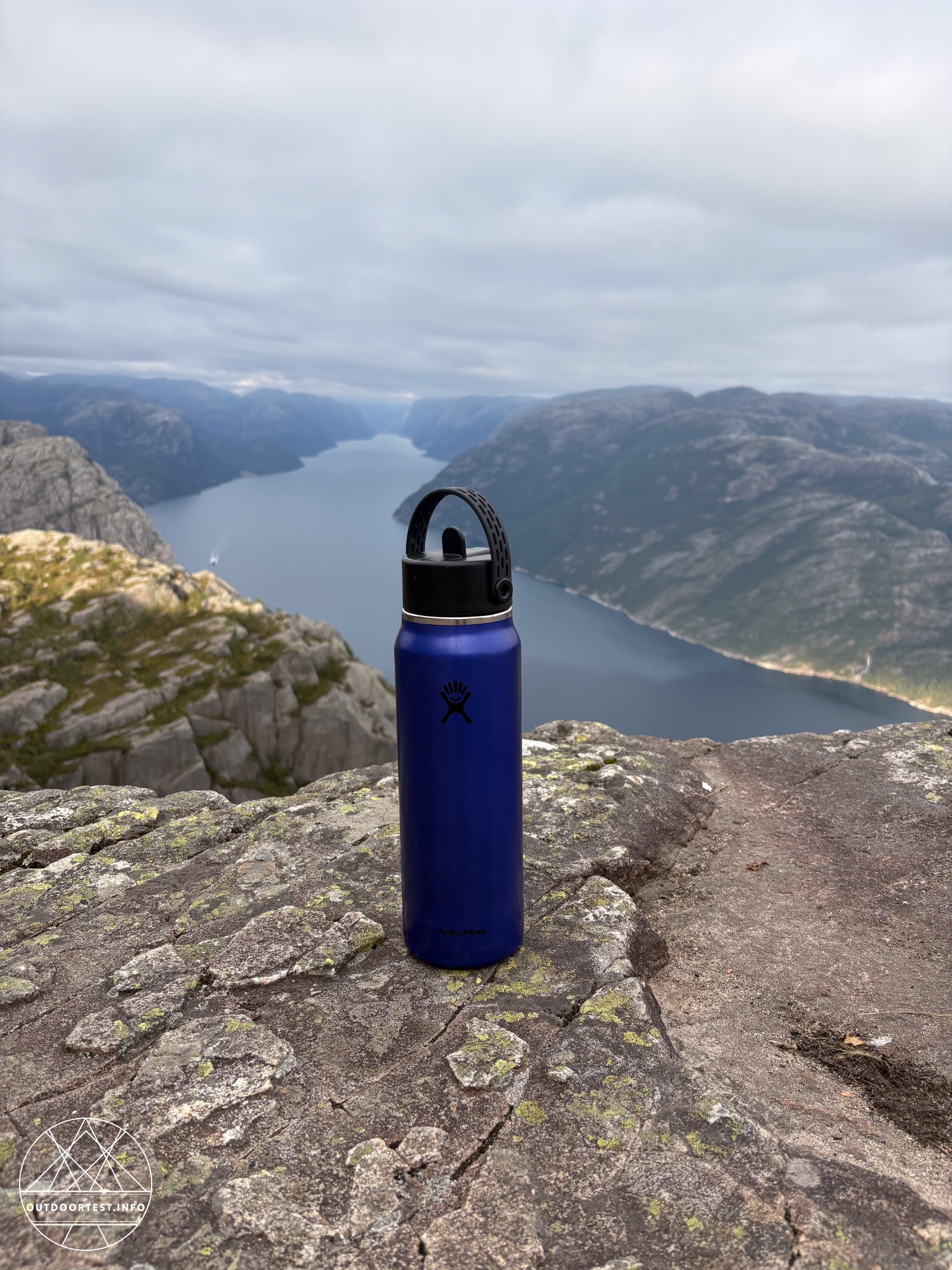 HYDRO FLASK - 32 oz (946 ml) Lightweight Flex Straw Bottle