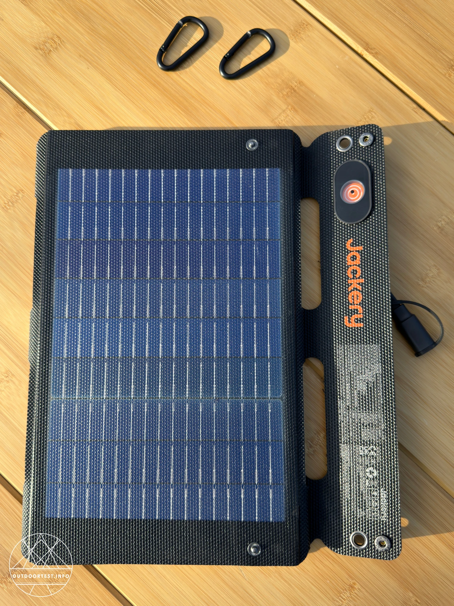 Jackery – Bundle: Explorer 300D + SolarSaga 40 Air